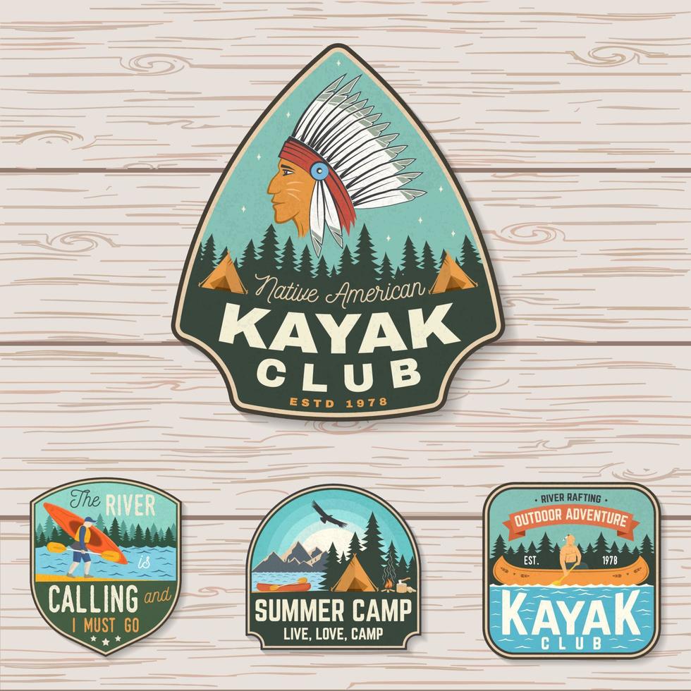 ensemble de badges de camp d'été, de club de canoë et de kayak. vecteur. concept de patch. design rétro avec silhouette de camping, montagne, rivière, amérindien et kayakiste. patchs de kayak de sports nautiques extrêmes vecteur