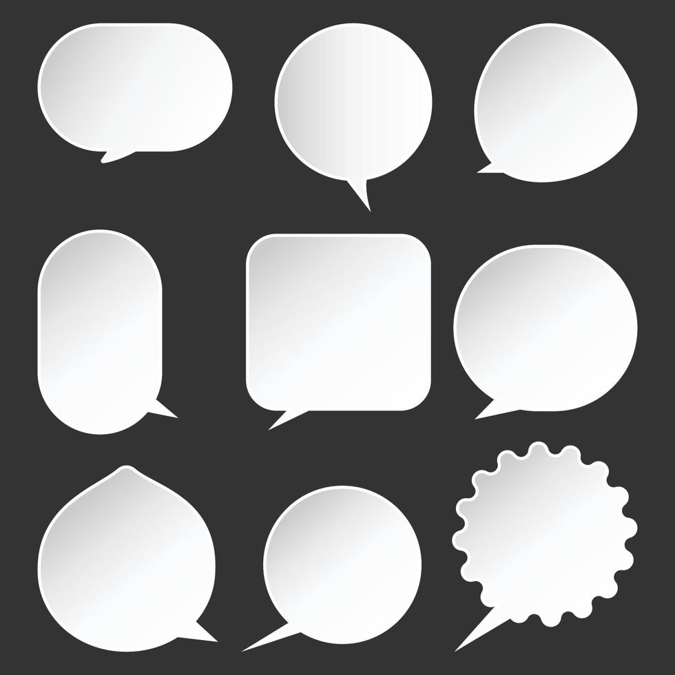 ensemble de vecteur de bulles de parole vierges blanches isolé sur fond noir, illustration de bulle de parole de nuage pour la communication, la parole et la conversation.