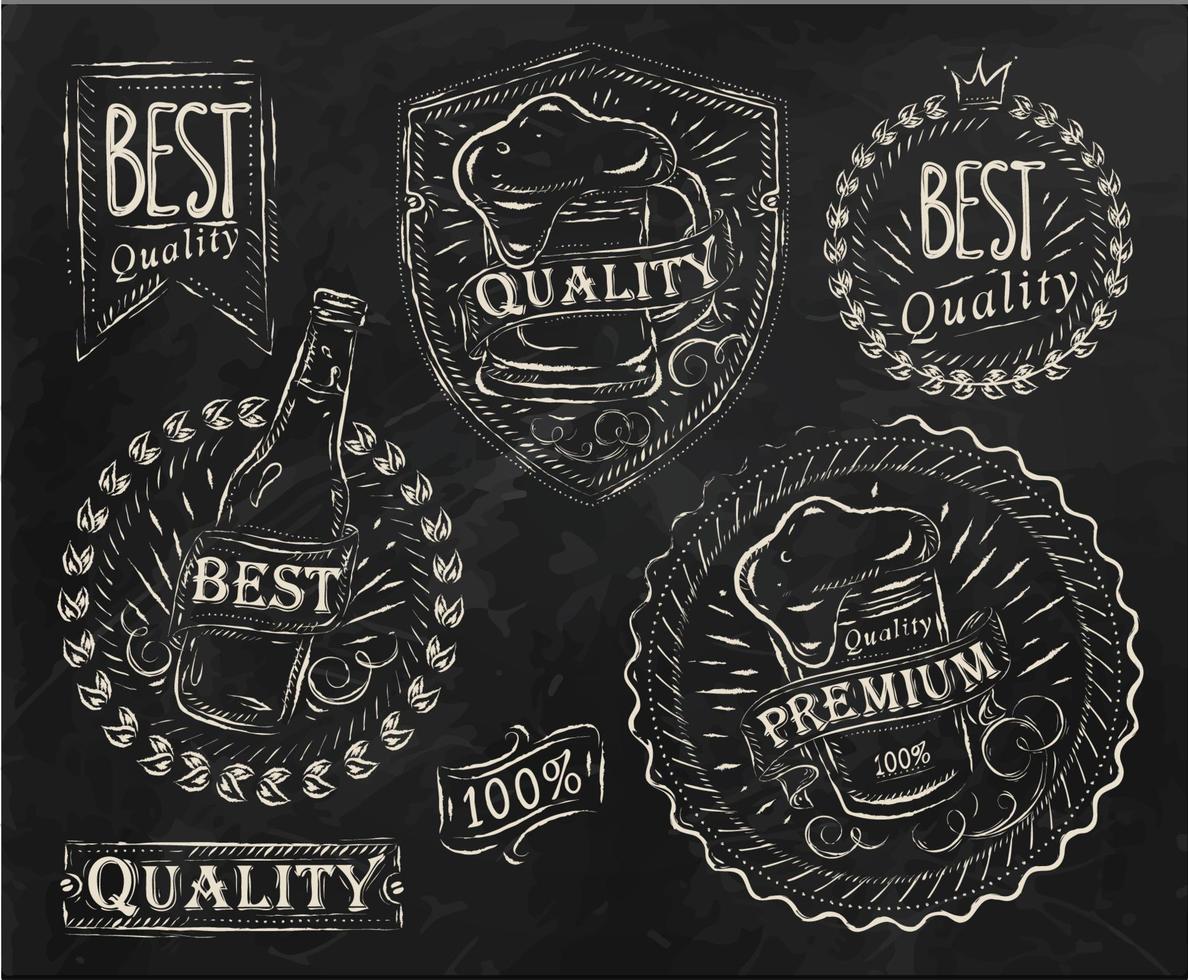 éléments de conception d'impression vintage sur le thème de la qualité de la bière stylisés sous un dessin à la craie sur le thème de la bière sur fond noir vecteur