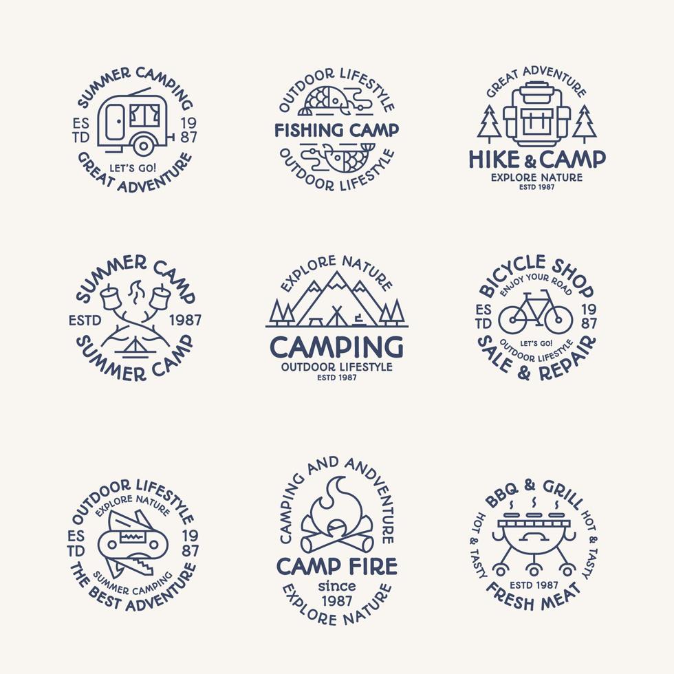 ensemble de logos de camping composé de montagne, tente, poisson, feu, vélo, barbecue, arbres pour explorer l'emblème vecteur