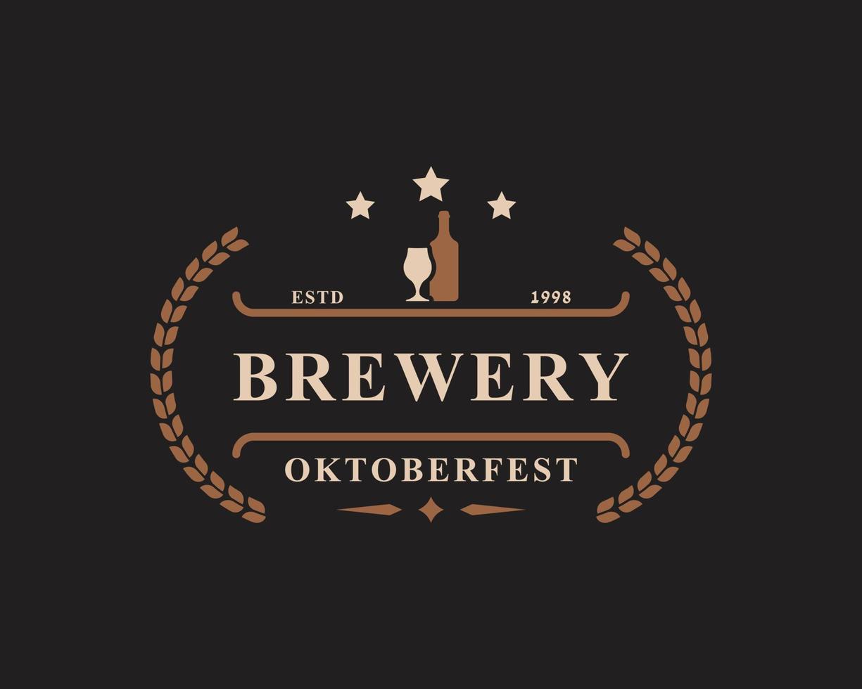 badge rétro vintage étiquette oktoberfest conception typographique invitations willkommen zum logo de célébration du festival de la bière vecteur