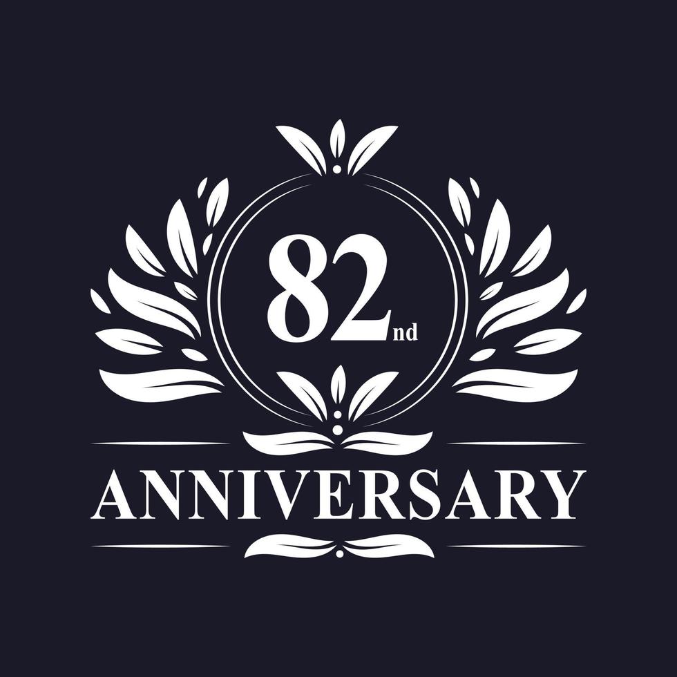 Logo du 82e anniversaire, célébration du design luxueux du 82e anniversaire. vecteur