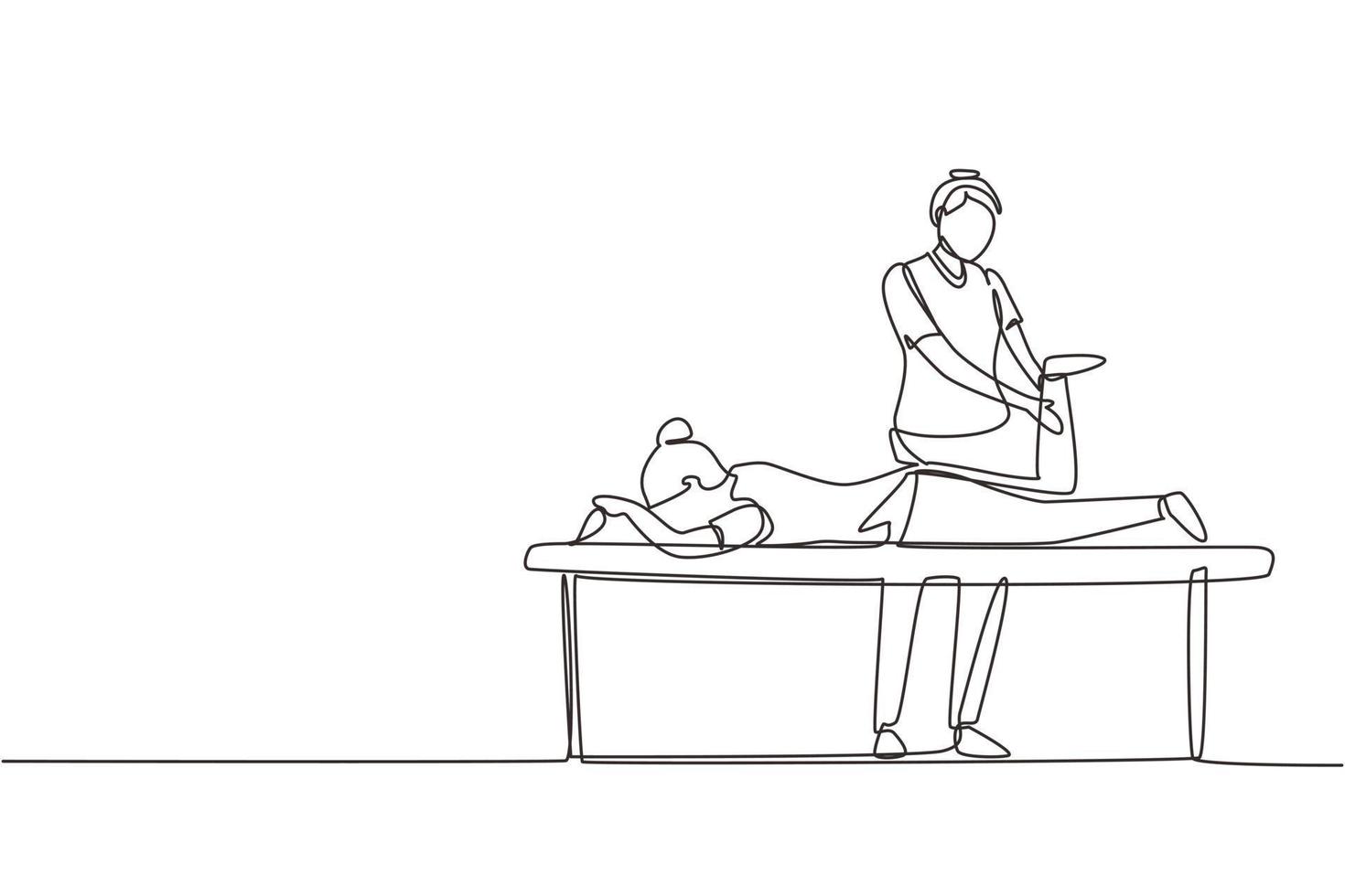 une ligne continue dessinant une aide à la réadaptation en physiothérapie. jolie femme patiente allongée sur une table de massage thérapeute faisant un traitement de guérison massant le pied blessé. vecteur de conception de dessin à une seule ligne