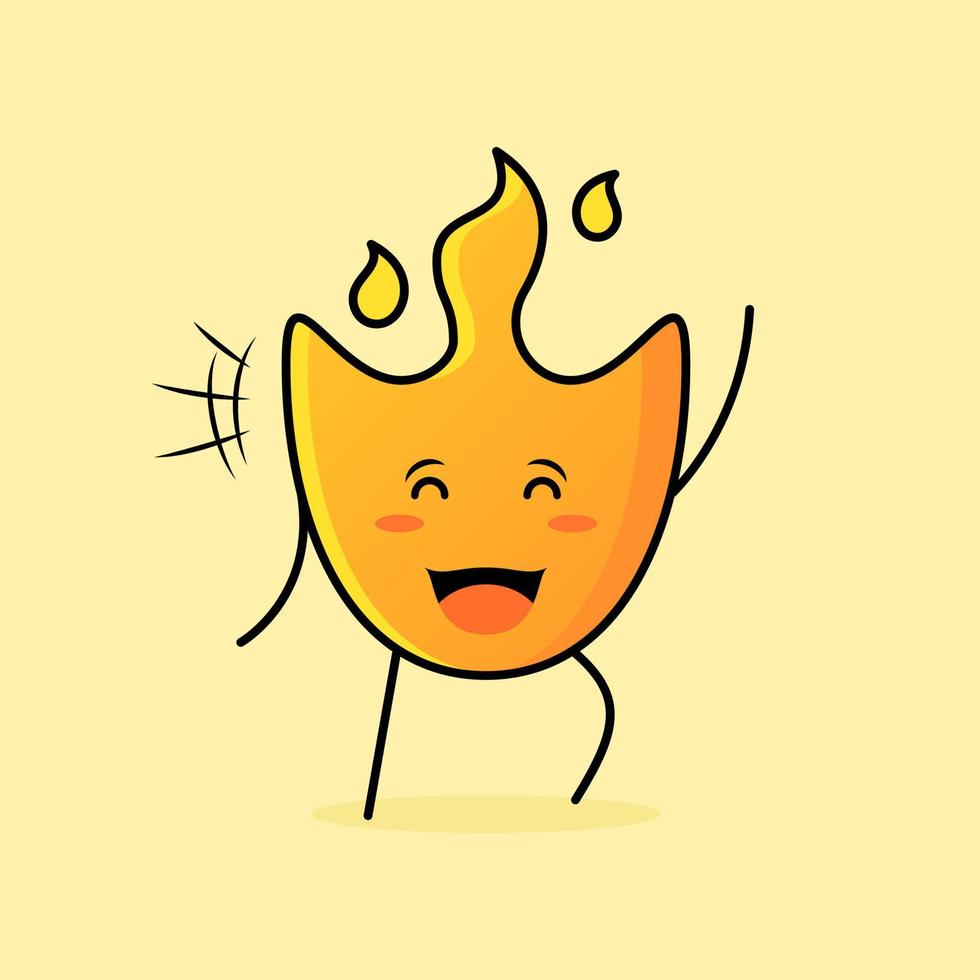 dessin animé mignon de feu avec sourire et expression heureuse. fermer les yeux et lever une main. adapté aux logos, icônes, symboles ou mascottes vecteur