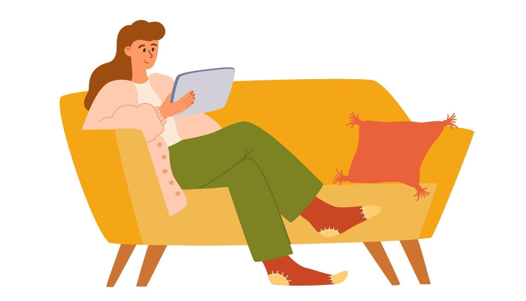 femme assise avec un ordinateur portable sur le canapé. intérieur de maison scandinave confortable. fille passe du temps en ligne. vie quotidienne de l'utilisateur des réseaux sociaux. repos à la maison. intérieur du salon. illustration vectorielle. vecteur