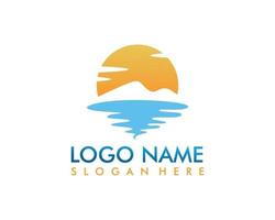 plage, mer, coucher de soleil, lever du soleil, illustration vectorielle de logo design vecteur