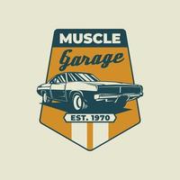 style vintage dessiné à la main d'insigne de voitures musculaires et classiques vecteur