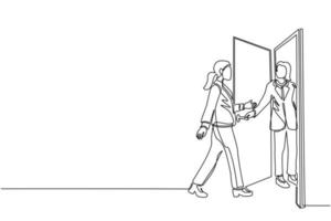 une seule ligne continue dessinant une femme d'affaires à la porte accueille son amie. la femme invite son amie à entrer dans sa maison. notion d'hospitalité. illustration vectorielle de dessin dynamique à une ligne vecteur