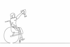 continu une ligne dessinant une sportive heureuse en fauteuil roulant tenant le vainqueur du trophée de la coupe d'or. rétablissement de la personne. compétition de jeu, entraînement sportif, défi. graphique vectoriel de conception de dessin à une seule ligne