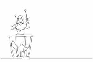 une ligne continue dessinant une joueuse de percussion féminine jouant sur des timbales. interprète de femme tenant un bâton et jouant d'un instrument de musique. timbales d'instruments de musique. graphique vectoriel de conception de dessin à une seule ligne