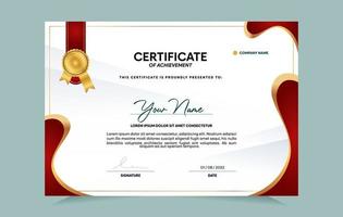 modèle de certificat de réussite rouge et or avec badge et bordure en or. pour les récompenses, les affaires et les besoins en éducation. illustration vectorielle vecteur