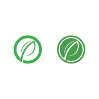 vecteur de feuille d & # 39; arbre et concept convivial de conception de logo vert