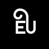 création de logo de lettre eu sur fond noir. concept de logo de lettre initiales créatives de l'ue. conception de lettre de l'ue. conception de lettre blanche eu sur fond noir. UE, logo de l'UE vecteur