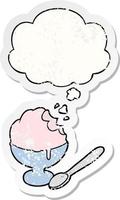 dessin animé dessert à la crème glacée et bulle de pensée comme un autocollant usé en détresse vecteur