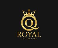 création de logo royal luxueux. modèle de conception de logo lettre q. vecteur