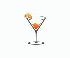 modèle de conception de logo de cocktail. icône de vecteur de verre à cocktail.