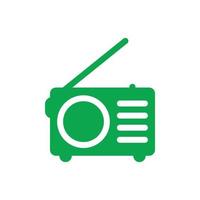 eps10 icône solide radio vecteur vert isolé sur fond blanc. symbole radio fm dans un style moderne et plat simple pour la conception, le logo, le pictogramme et l'application mobile de votre site Web