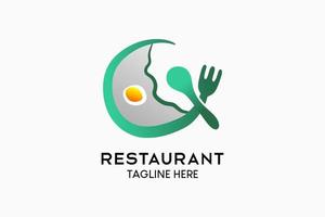 création de logo de restaurant avec concept de dessin créatif à la main, cuillère et fourchette combinées avec une icône d'oeuf dans un cercle. illustration vectorielle moderne vecteur