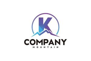 logo k, inspiration de conception initiale avec logo de montagne vecteur