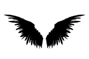 paire d'ailes de corbeau noir isolées sur fond blanc. illustration d'ailes d'encre de vecteur. vecteur