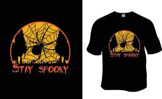 restez effrayant, conception de t-shirt halloween. prêt à imprimer pour les vêtements, les affiches et les illustrations. vecteur de t-shirt moderne, simple et lettrage.