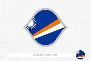 drapeau des îles marshall pour la compétition de basket-ball sur fond gris de basket-ball. vecteur