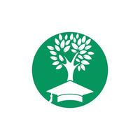 concept de logo d'électricité d'énergie verte. icône de prise électrique avec arbre et maison. vecteur