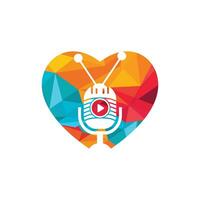 création de logo vectoriel de podcast de télévision. micro podcast et télévision avec conception d'icône de coeur.