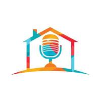 création de logo vectoriel de podcast alimentaire. burger et micro avec design d'icône de forme de maison.