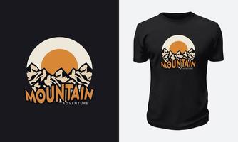 conception de t-shirt de montagne en plein air vecteur