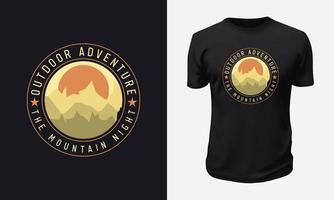 conception de t-shirt de montagne en plein air vecteur