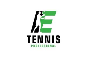 lettre e avec création de logo de silhouette de joueur de tennis. éléments de modèle de conception de vecteur pour l'équipe sportive ou l'identité d'entreprise.