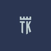 monogramme du logo tk avec un château de forteresse et un design de style bouclier vecteur