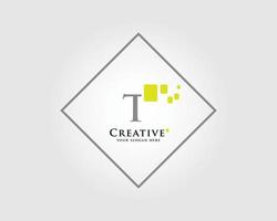 la conception du logo de la lettre t avec une combinaison de carrés verts convient à la marque de votre entreprise. vecteur