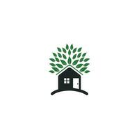 logo illustratif de cabane dans les arbres pour les entreprises liées à la protection de l'environnement. modèle de conception de vecteur de maison écologique.