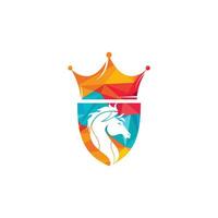 création de logo vectoriel cheval roi. cheval en bouclier avec le concept de logo d'icône de couronne.