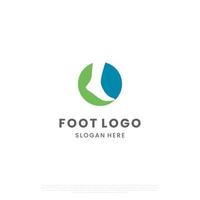 création de logo de soins des pieds sur fond isolé vecteur