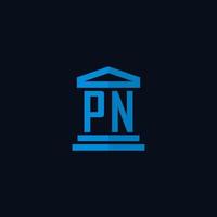 monogramme de logo initial pn avec vecteur de conception d'icône de bâtiment de palais de justice simple