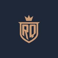 logo initial monogramme rq avec style bouclier et couronne vecteur