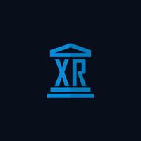 monogramme de logo initial xr avec vecteur de conception d'icône de bâtiment de palais de justice simple