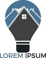 création de logo de maison intelligente. ampoule avec logo de la maison. concept de maison intellectuelle intelligente. vecteur