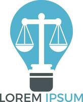 ampoule et conception du logo de l'échelle de la justice. éducation, logo des services juridiques. notaire, justice, icône d'avocat ou vecteur de symbole.