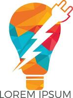 création de logo électrique de lampe lumineuse. modèle de logo d'ampoule avec câbles d'alimentation et prises électriques