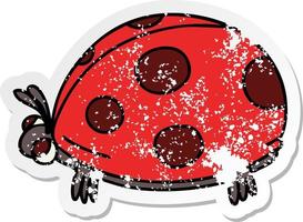 autocollant en détresse d'une coccinelle dessinée à la main excentrique vecteur