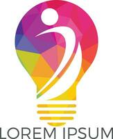 création de logo de centre de santé et de salon de beauté. logo de concept d'idées de remise en forme. caractère humain et logo de l'ampoule. vecteur