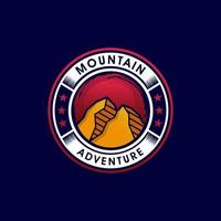 vecteur de conception de logo d'aventure de montagne