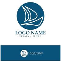 simple voilier dhow bateau sur mer océan vague art style logo design, croisières quotidiennes, voyage en mer, illustration d'icône vectorielle vecteur