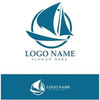 simple voilier dhow bateau sur mer océan vague art style logo design, croisières quotidiennes, voyage en mer, illustration d'icône vectorielle vecteur