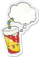 dessin animé tasse de soda et bulle de pensée comme un autocollant usé en détresse vecteur