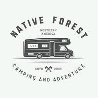 logo de camping vintage en plein air et d'aventure, insigne, étiquettes, emblème, marque. art graphique. illustration vectorielle. vecteur